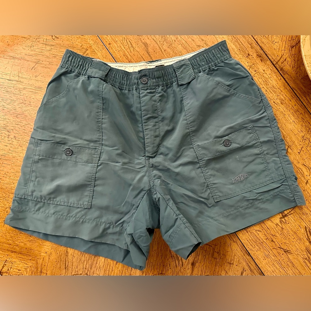 Men’s 34” AFTCO fishing shorts EUC